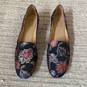 Naturalizar loafers embroidered gold/pink/blue floral